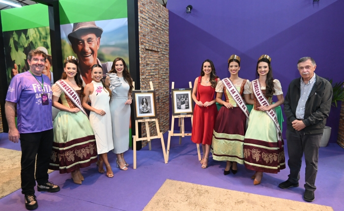 Foto oficial da realeza da Festa da Uva 2024 é descerrada no Parque de Eventos